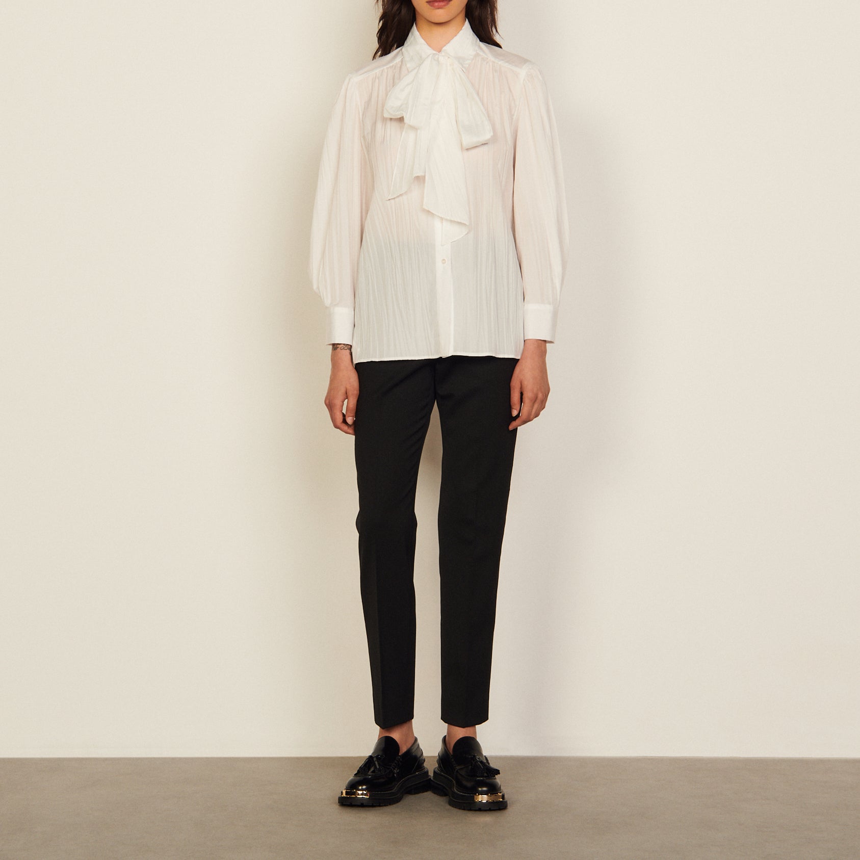 Chemise avec col lavallière Sandro seconde main