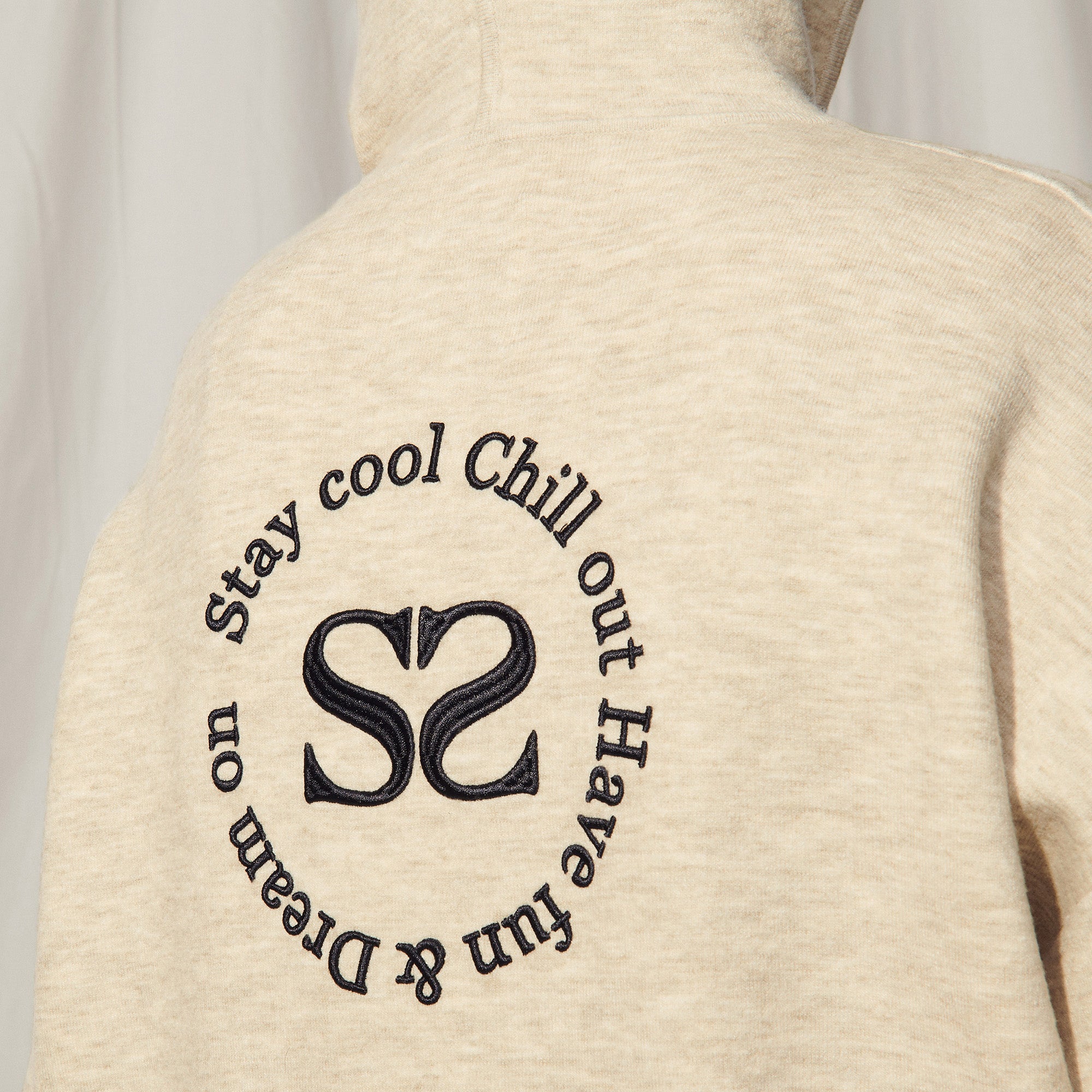 Hoodie zippé avec broderie au dos Sandro seconde main