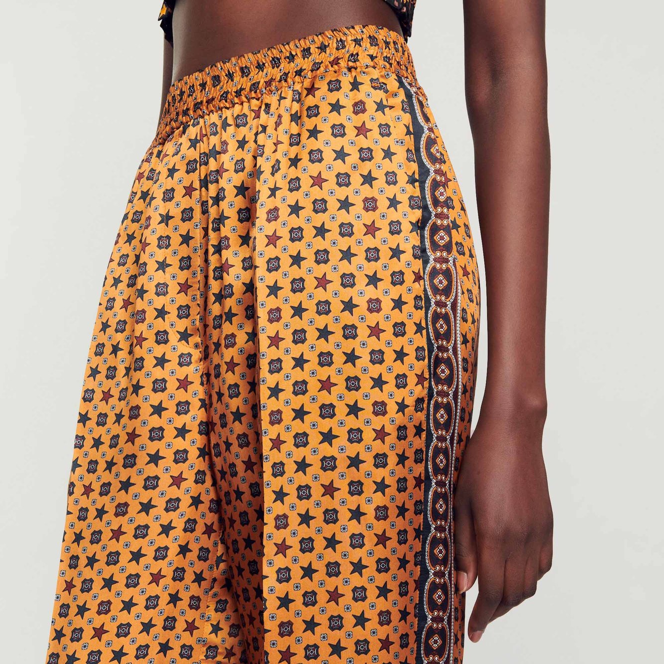 Pantalon satiné imprimé Sandro seconde main