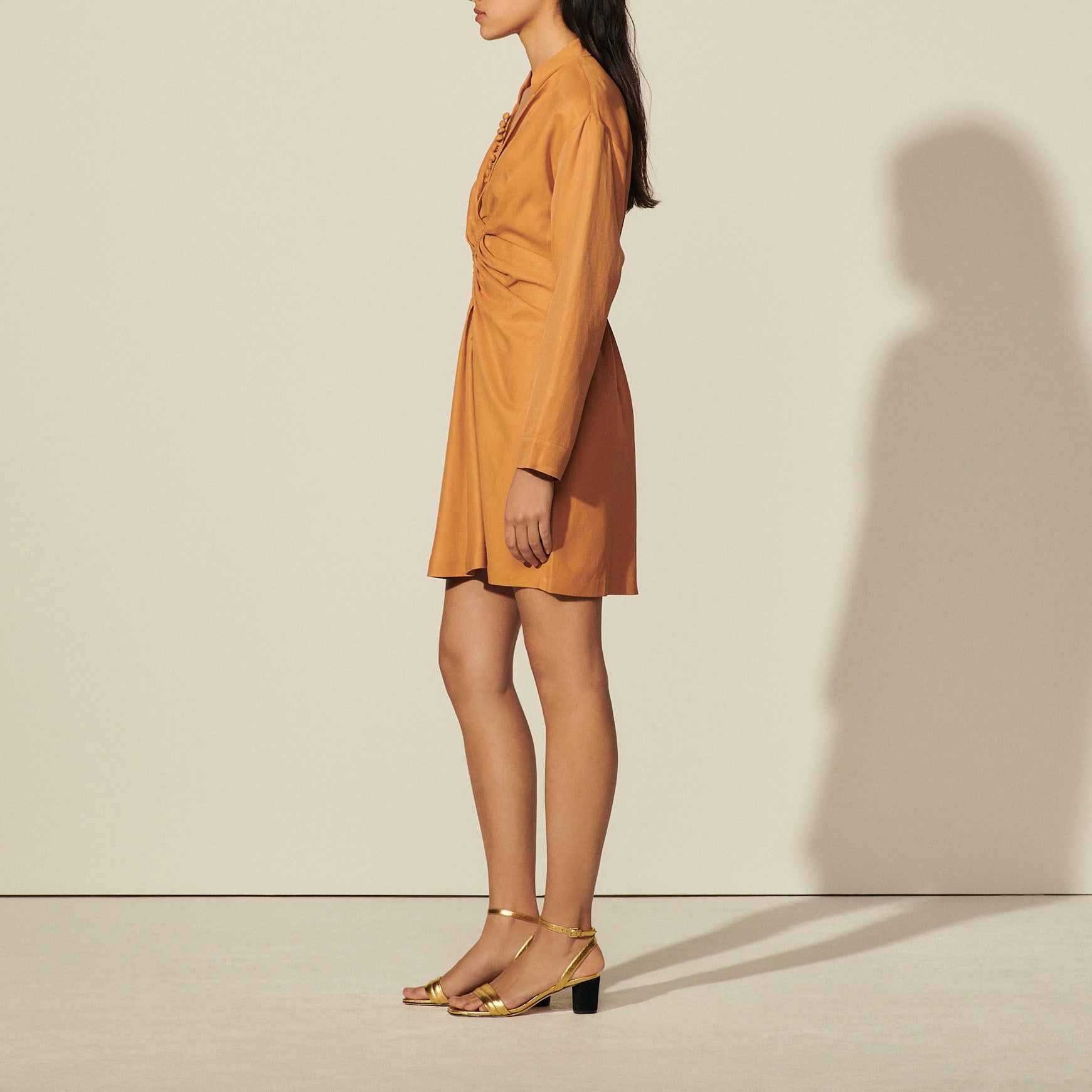 Robe courte à l'encolure fantaisie Sandro seconde main