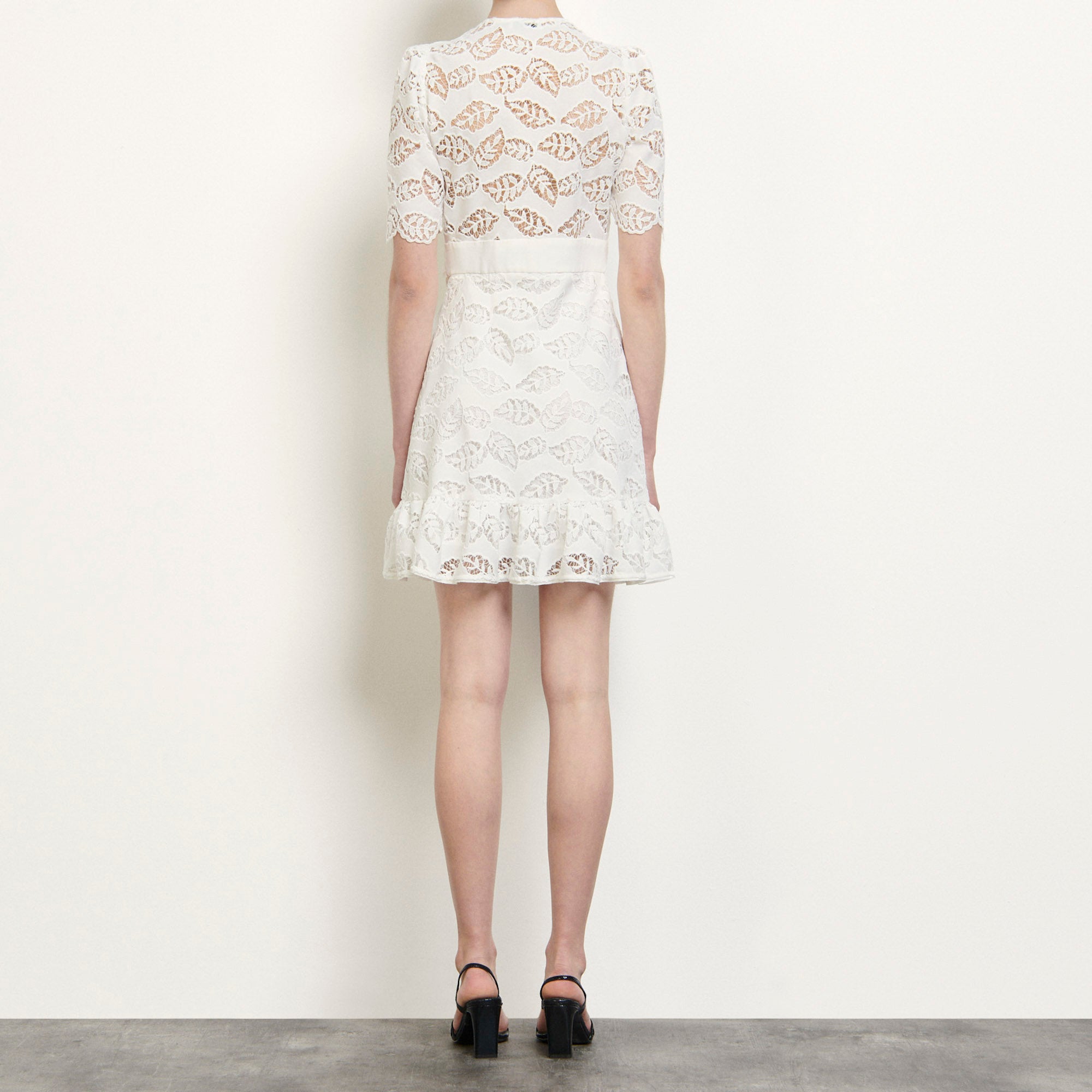 Robe courte en broderie anglaise Sandro seconde main