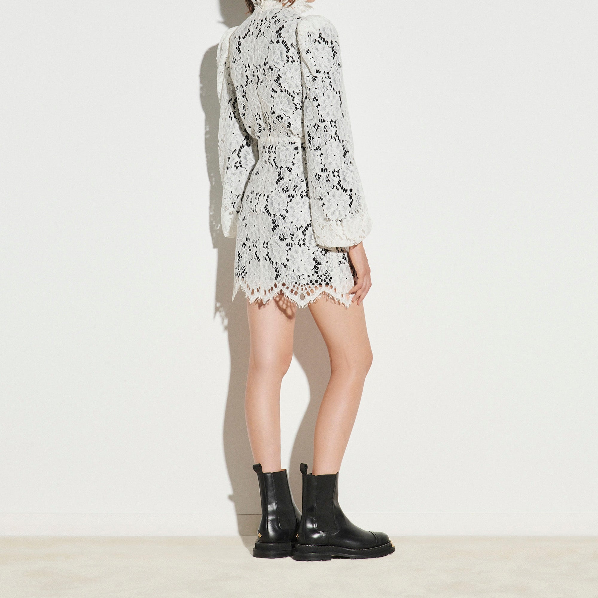 Robe courte en dentelle Sandro seconde main