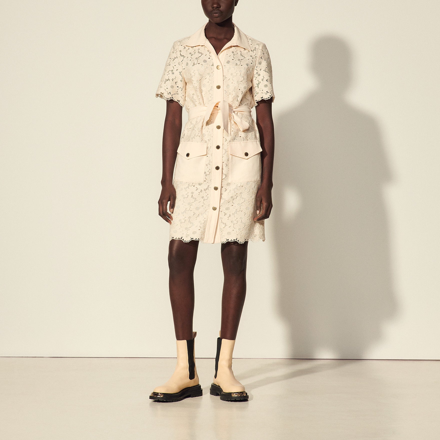 Robe courte en guipure Sandro seconde main