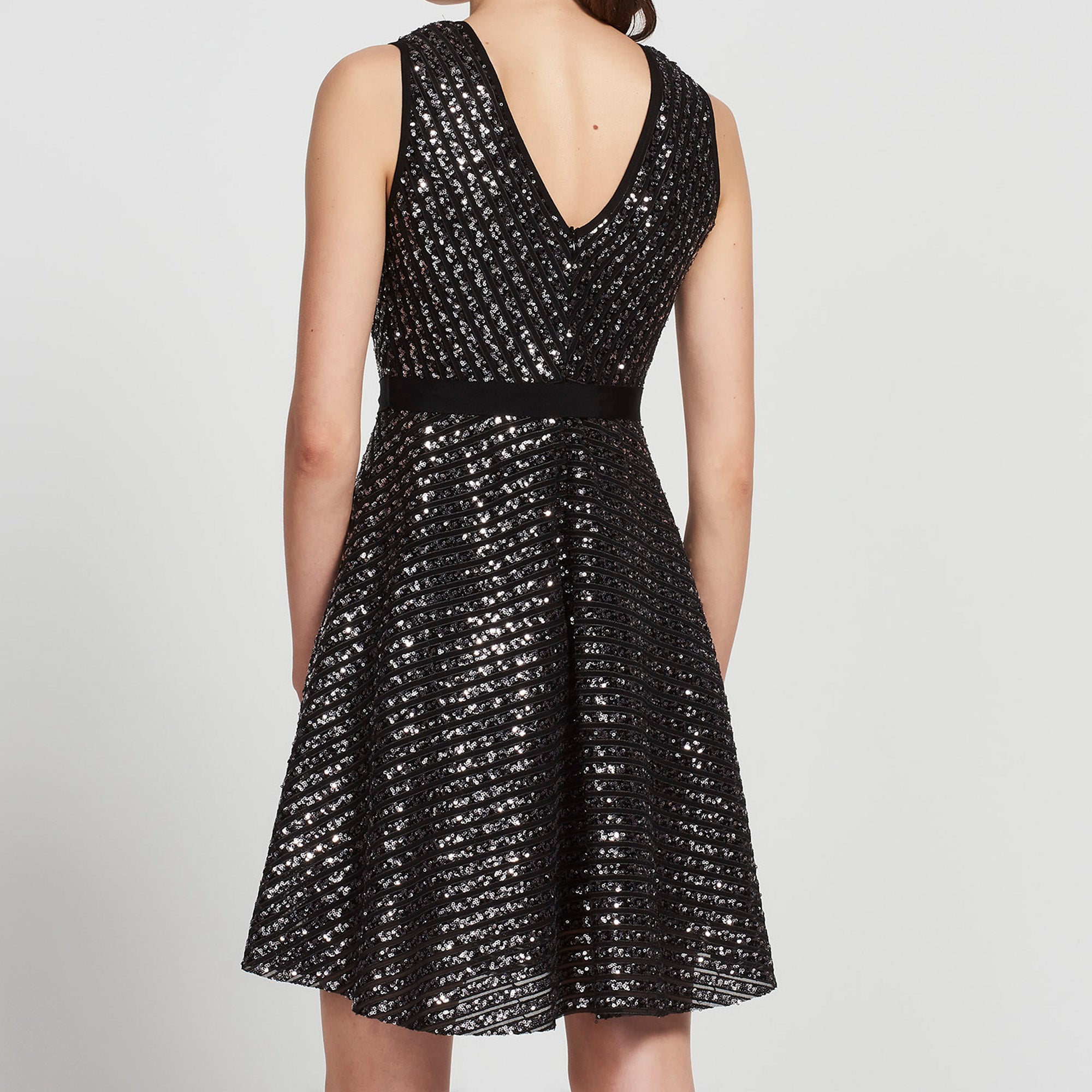 Robe rebrodée de sequins ceinture nœud Sandro seconde main