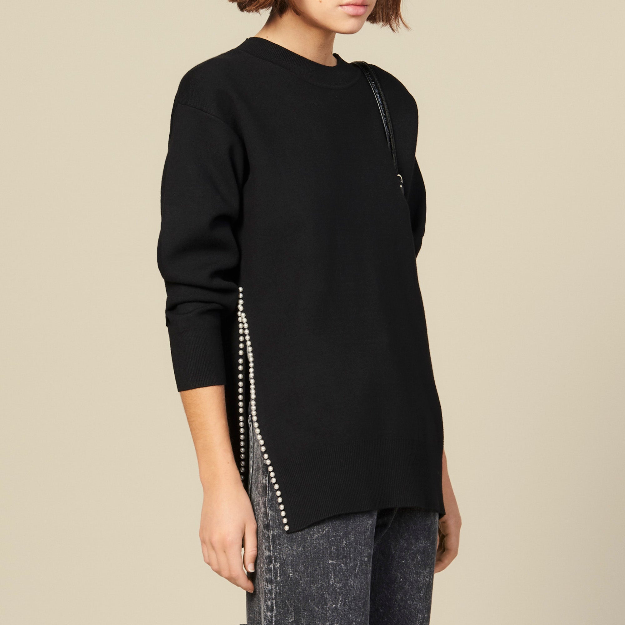 Pull avec une fente brodée de perles Sandro seconde main