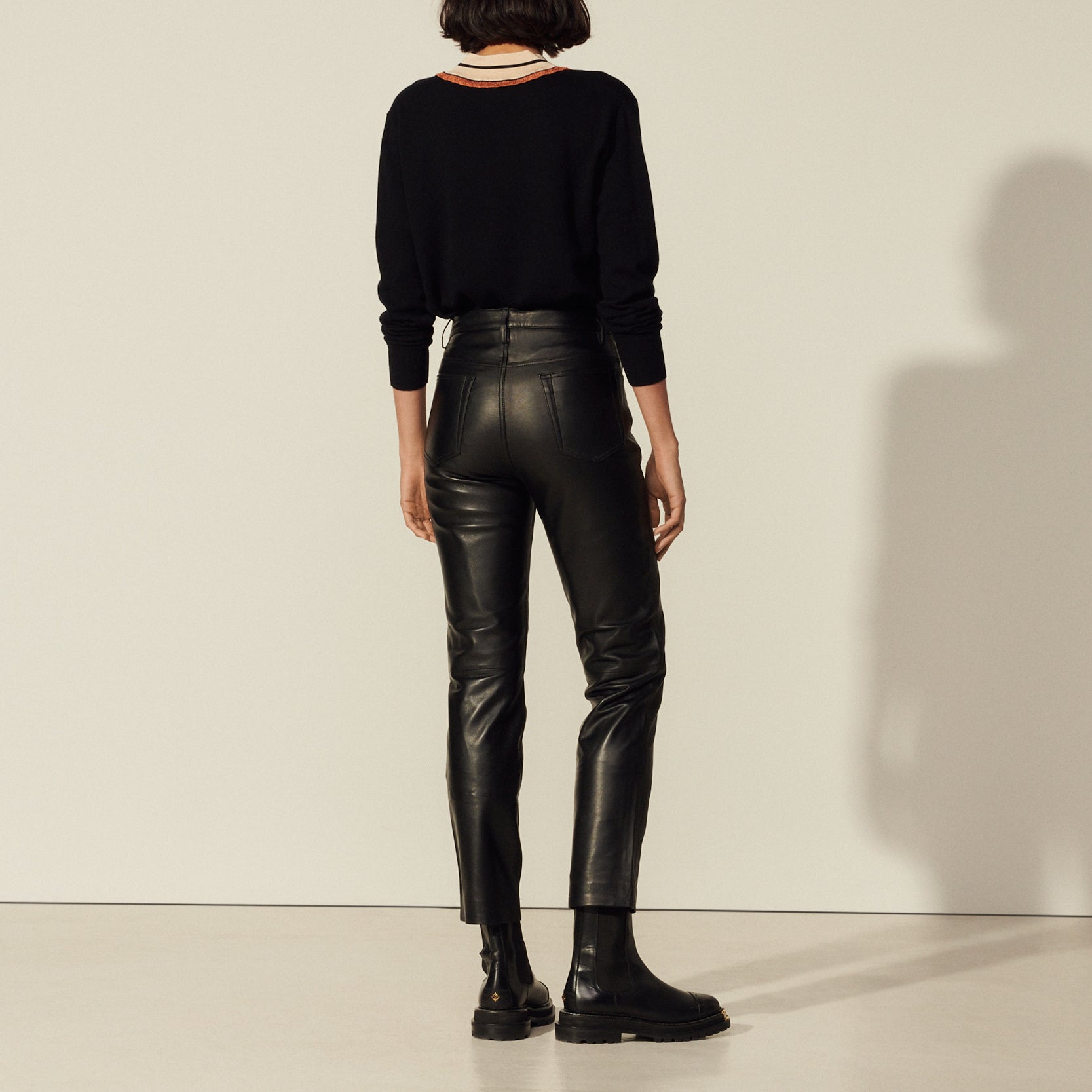 Pantalon en cuir droit à découpes Sandro seconde main