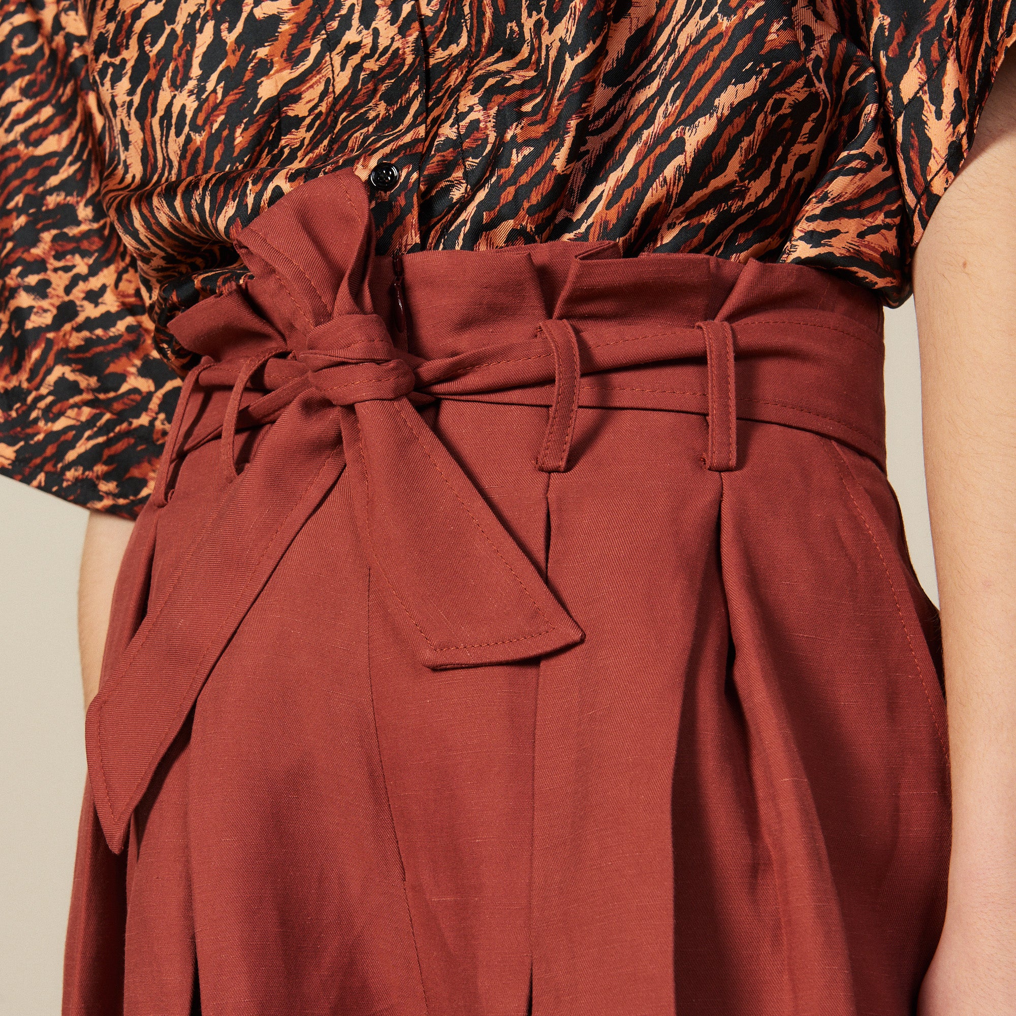 Short à plis avec ceinture à nouer Sandro seconde main