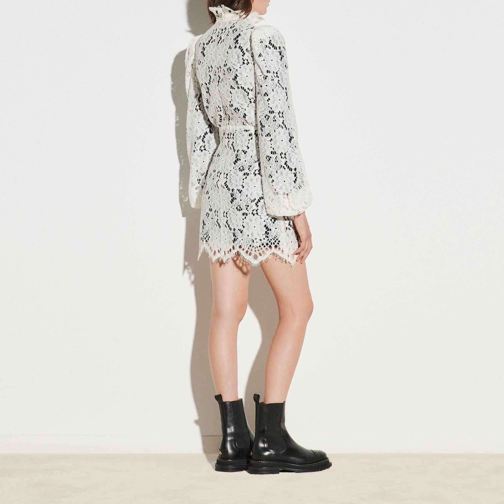 Robe courte en dentelle Sandro seconde main