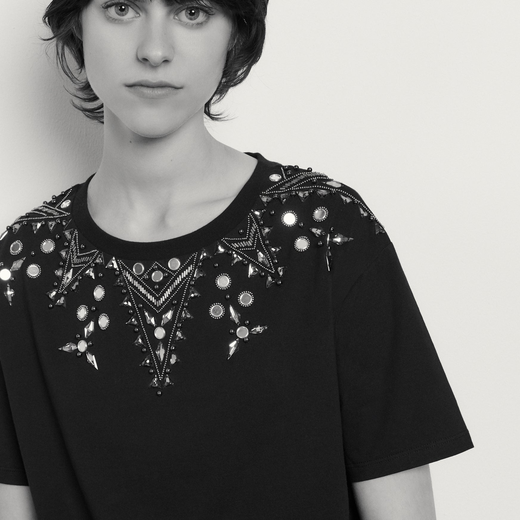 T-shirt à broderies strass et perles Sandro seconde main