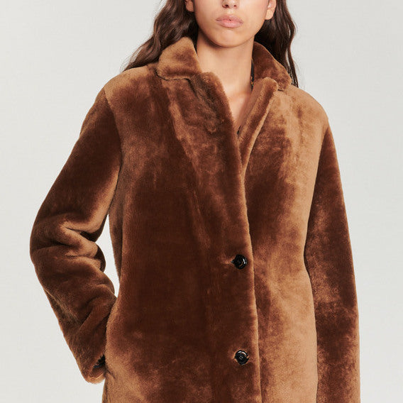 Manteau mi-long en peau lainée Sandro seconde main
