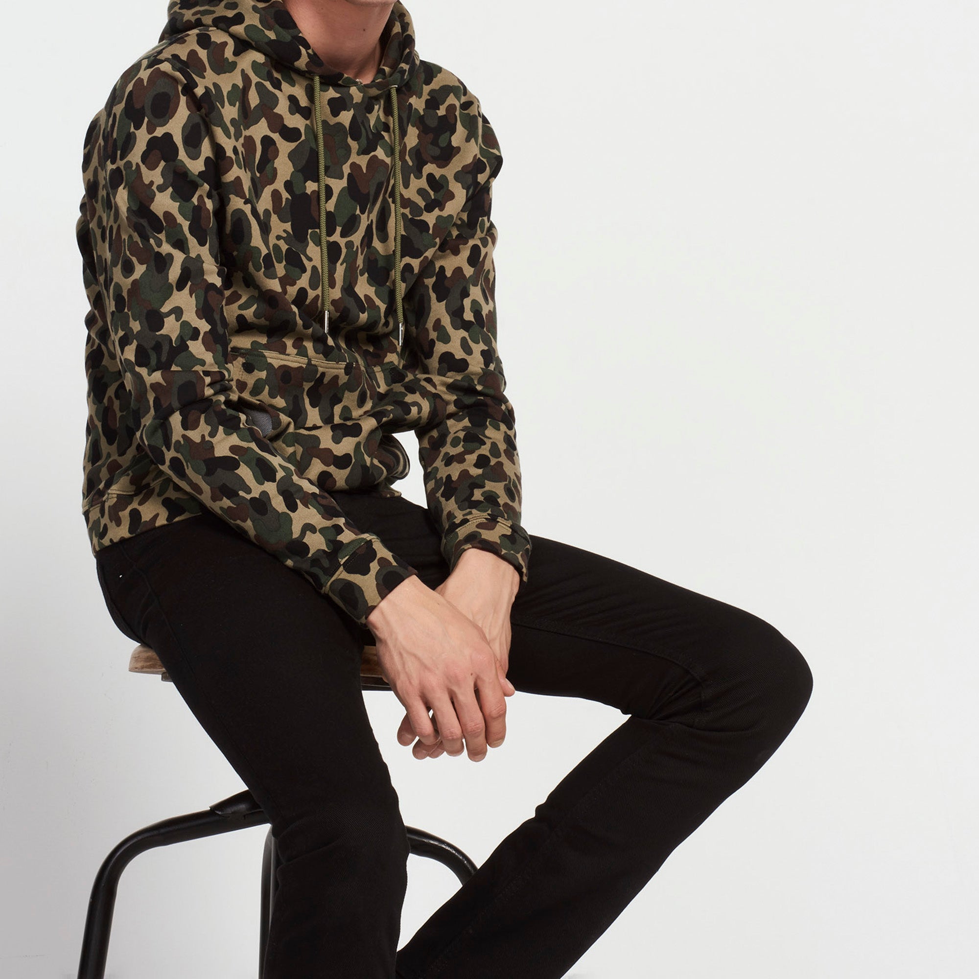 Sweat hoodie imprimé camouflage Sandro seconde main