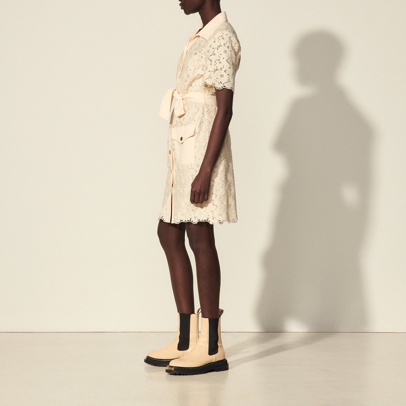 Robe courte en guipure Sandro seconde main