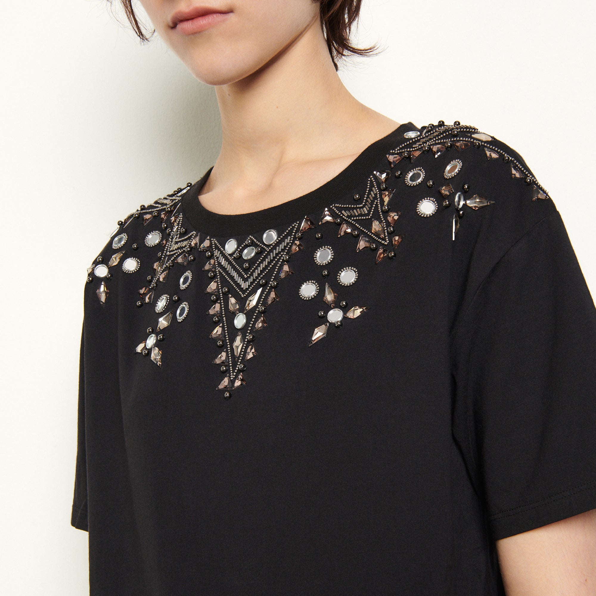 T-shirt à broderies strass et perles Sandro seconde main