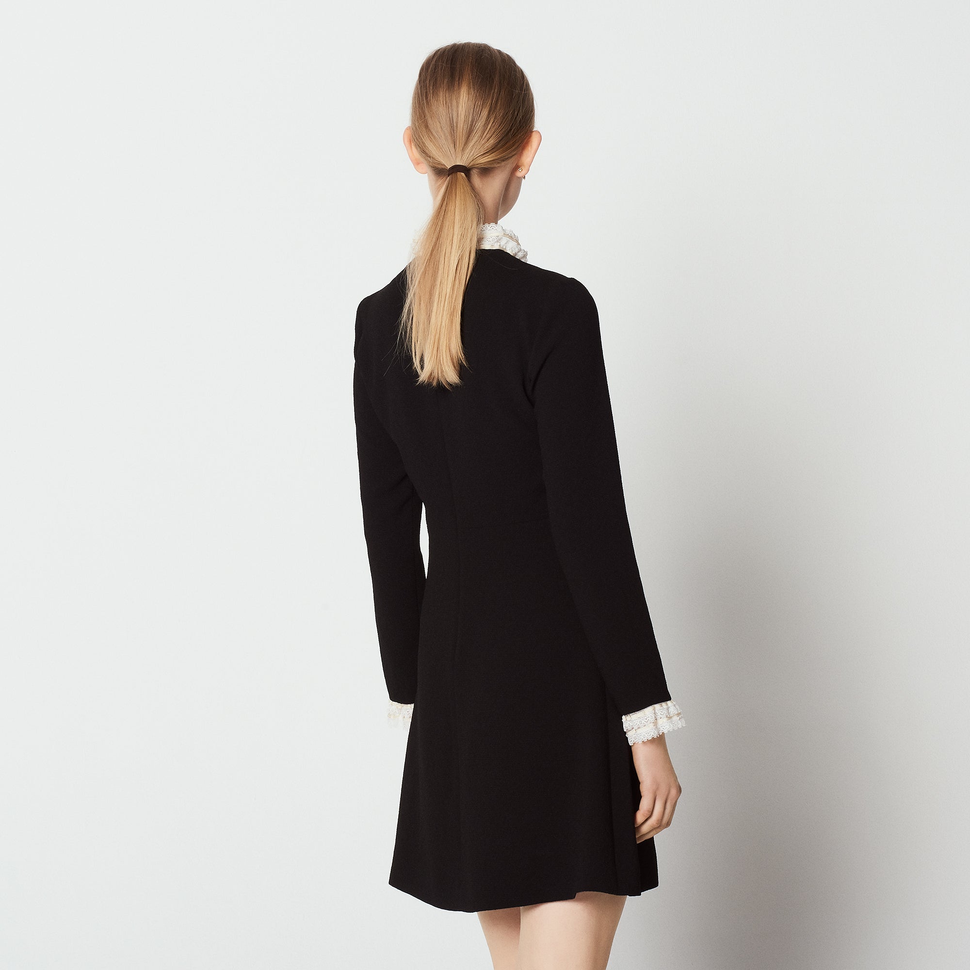 Robe courte avec galons de dentelle Sandro seconde main