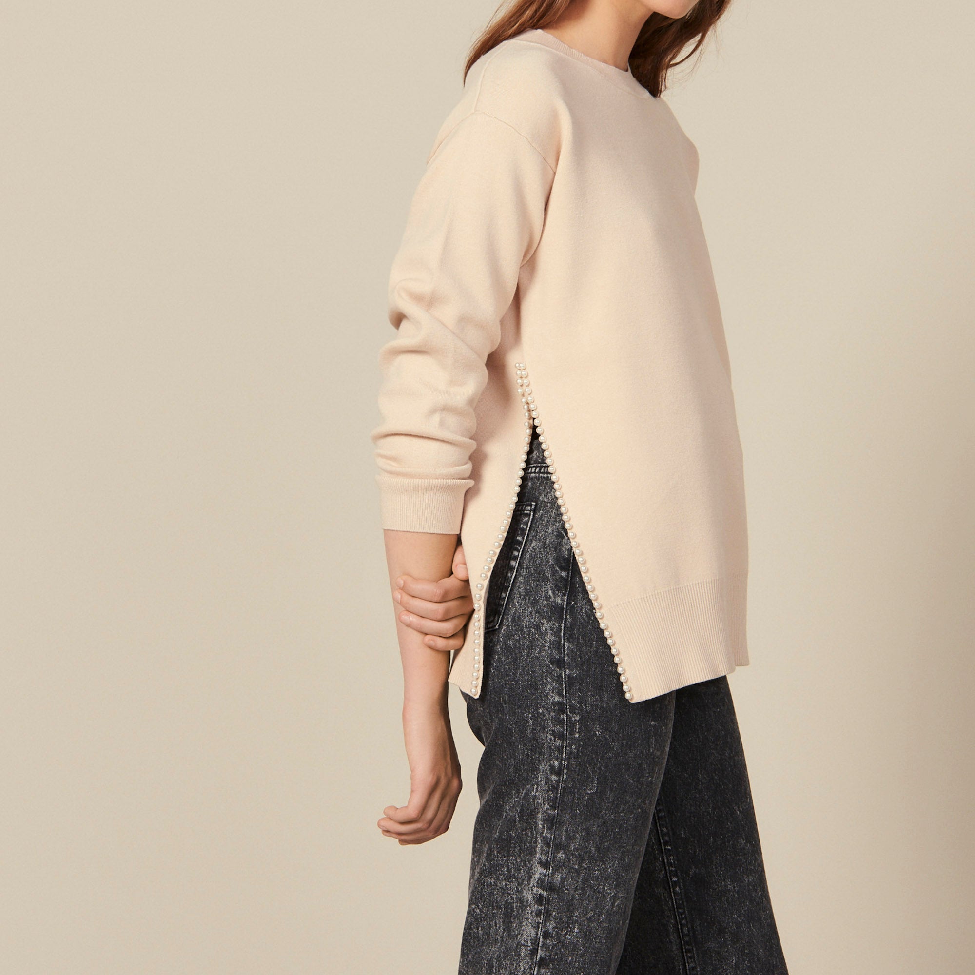 Pull avec une fente brodée de perles Sandro seconde main