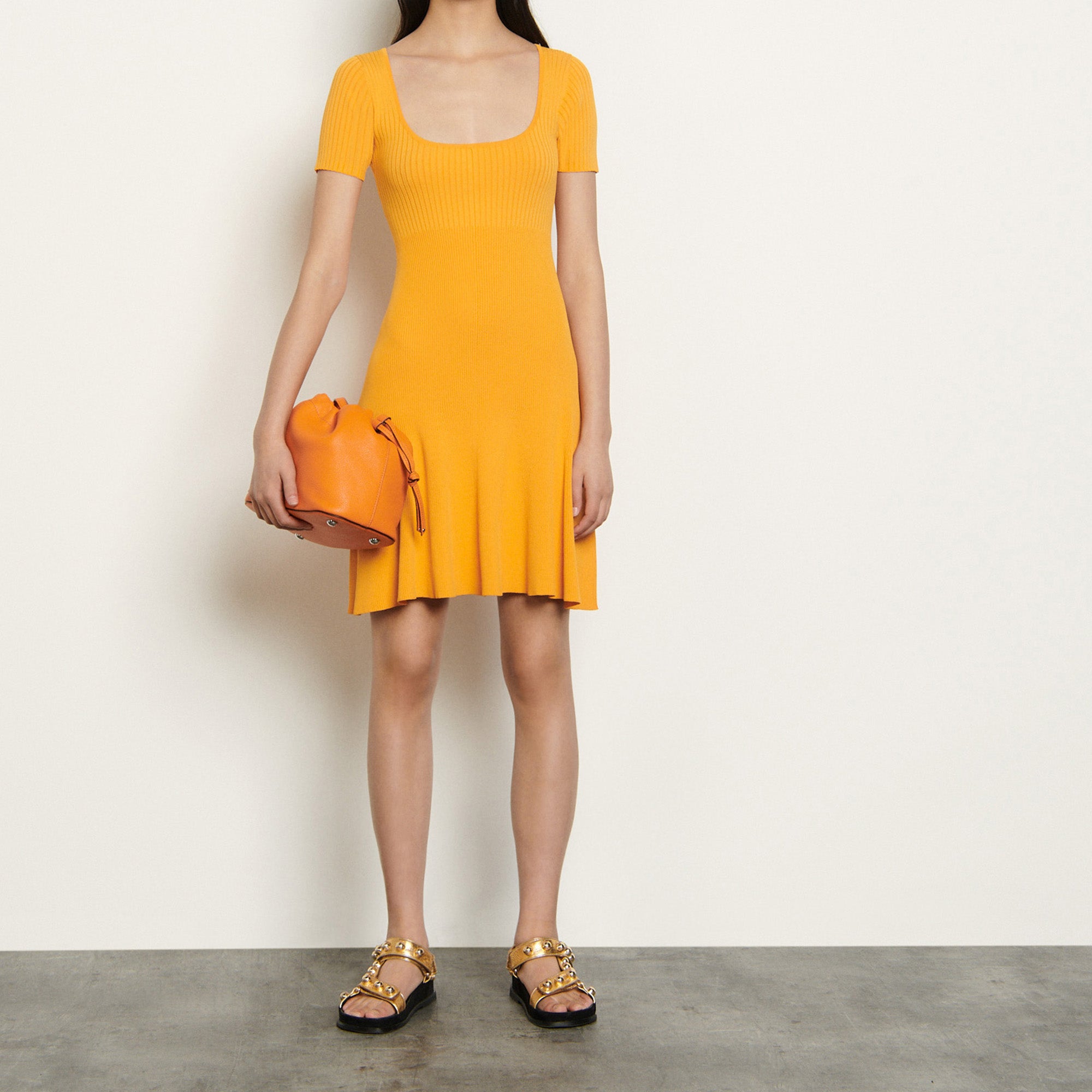 Robe courte en Maille côtelée Sandro seconde main