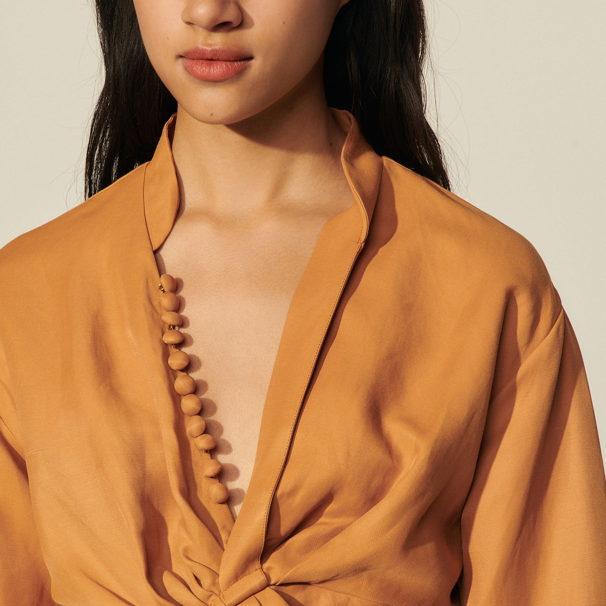 Robe courte à l'encolure fantaisie Sandro seconde main