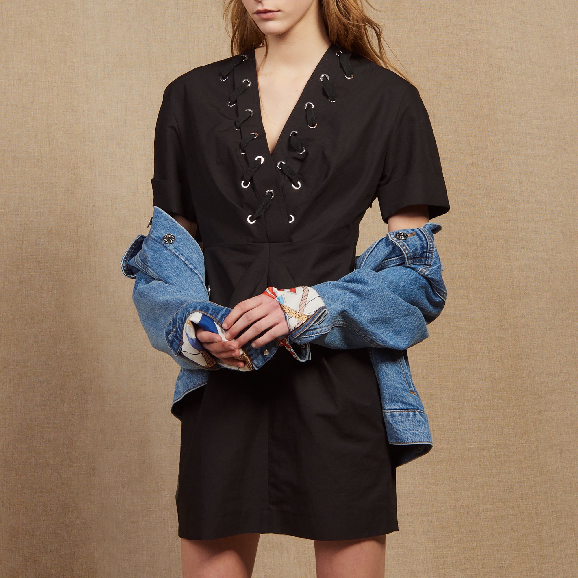 Robe courte ornée d'œillets entrelacés Sandro seconde main