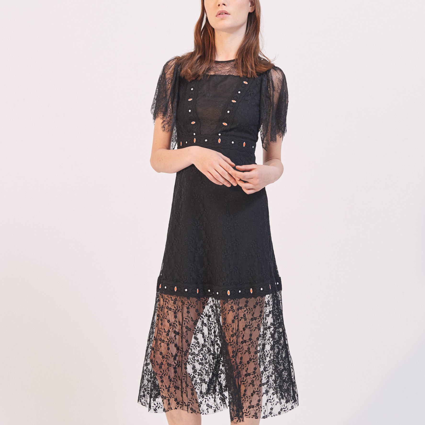 Robe en dentelle & pierres collées Sandro seconde main