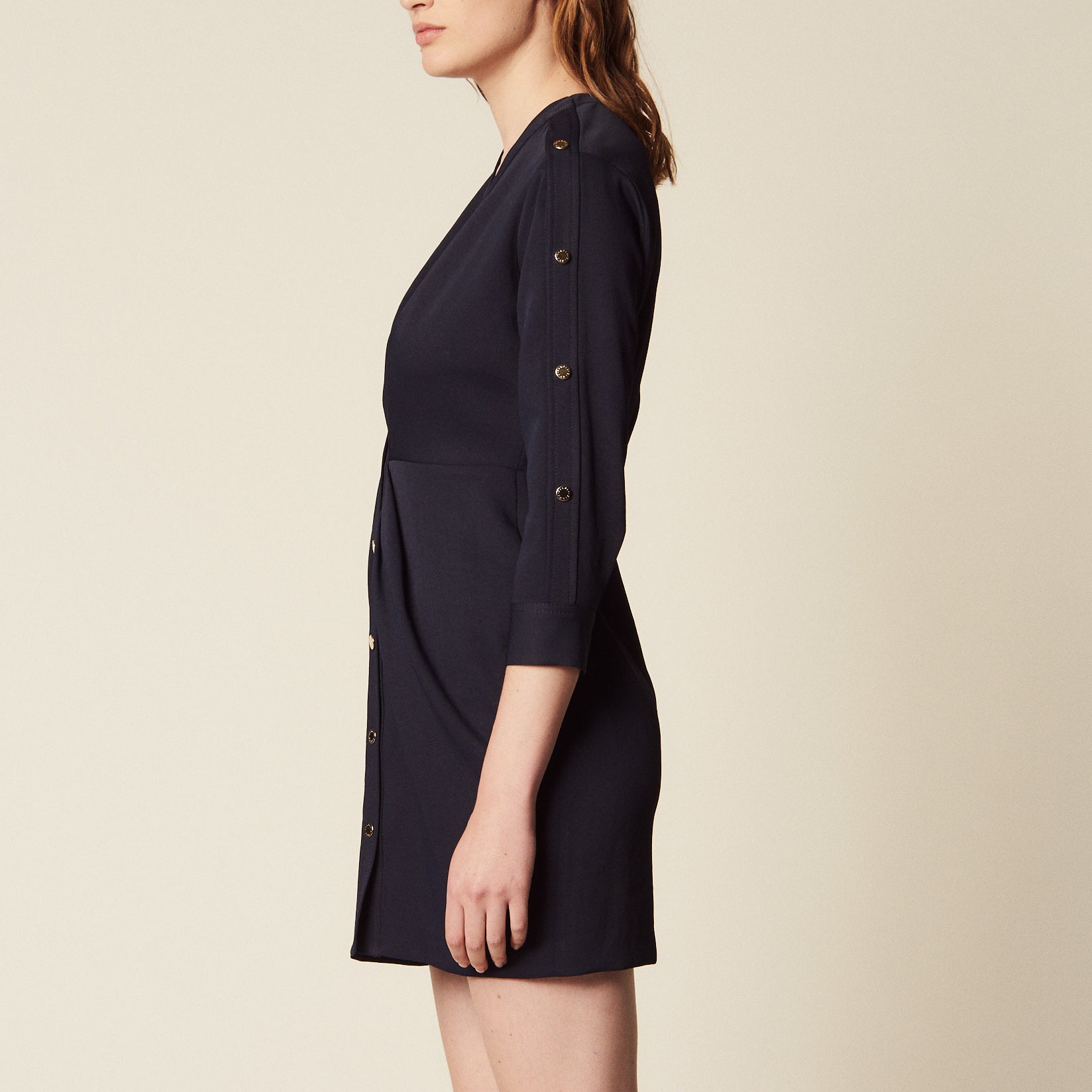 Robe courte ornée de pressions dorées Sandro seconde main