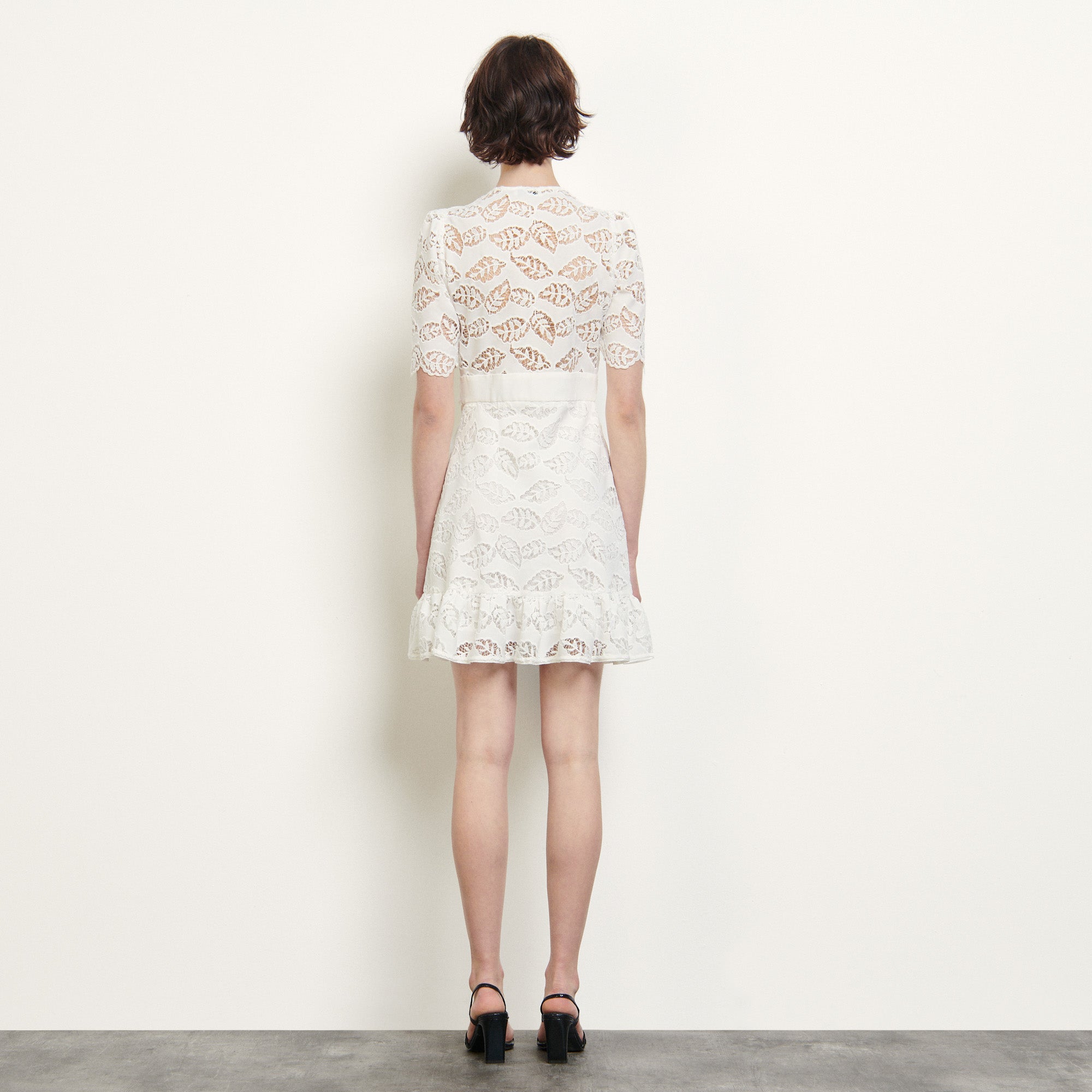 Robe courte en broderie anglaise Sandro seconde main