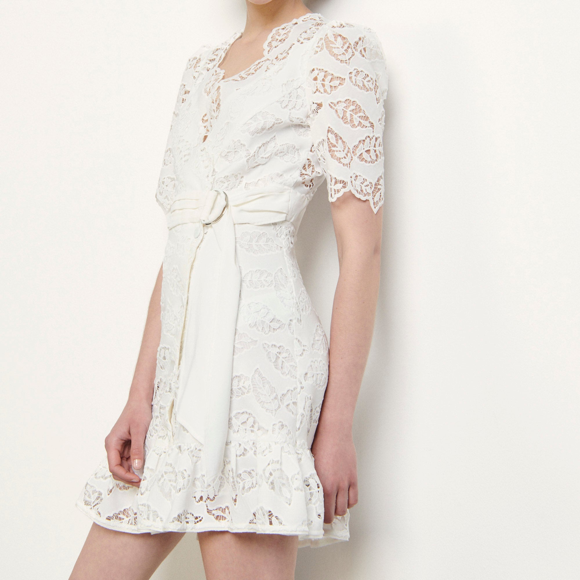 Robe courte en broderie anglaise Sandro seconde main
