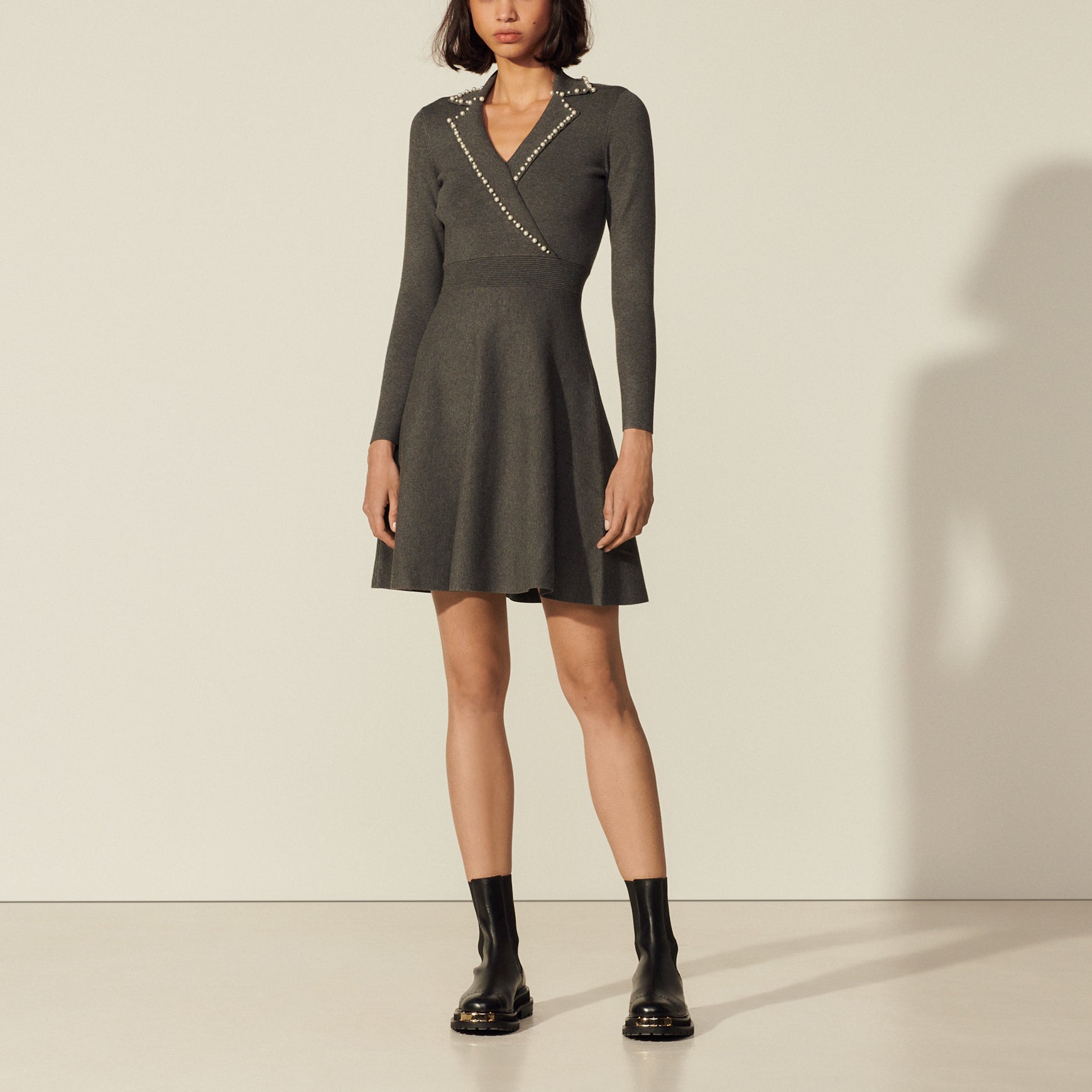 Robe en Maille ornée de perles Sandro seconde main