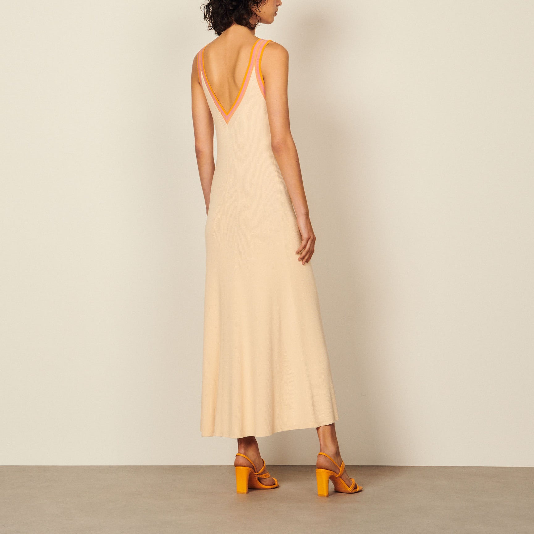 Robe mi-longue en Maille bicolore Sandro seconde main