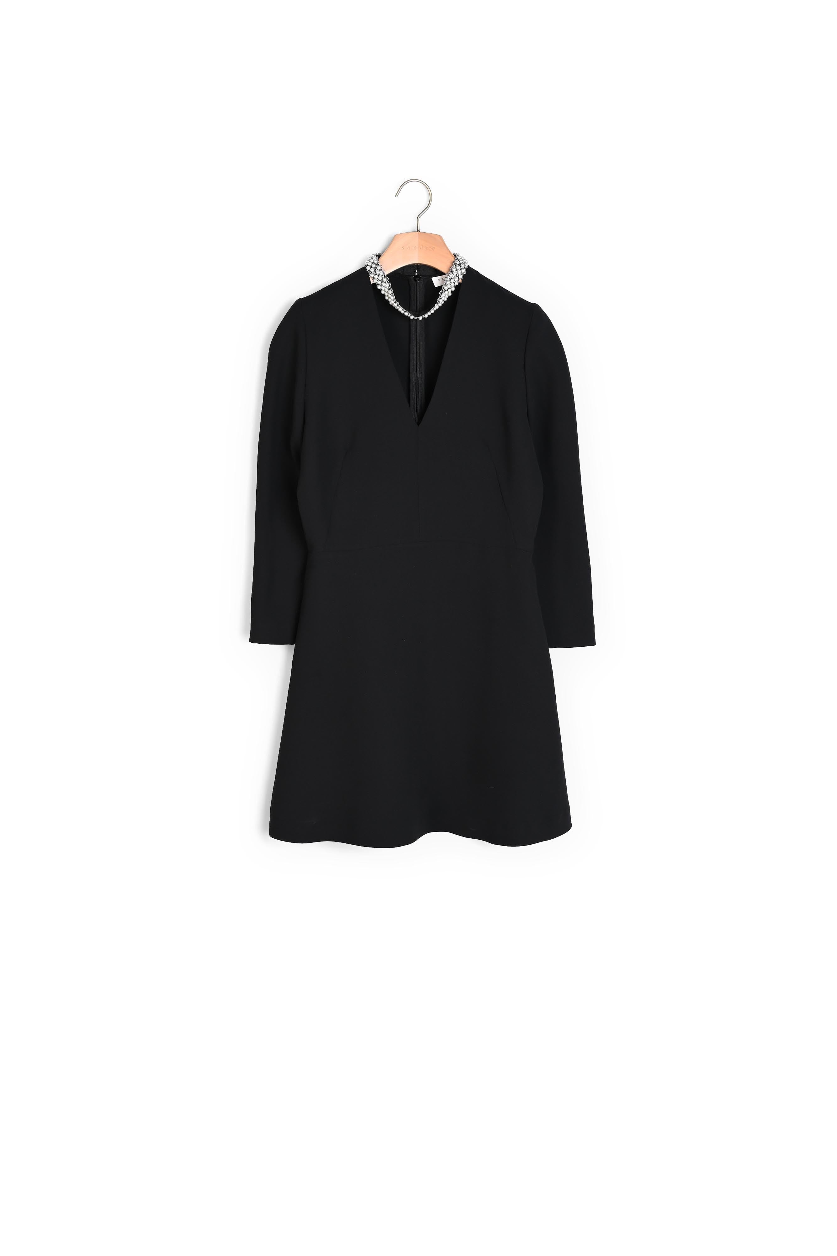 Robe courte ornée d un collier en perle Sandro seconde main