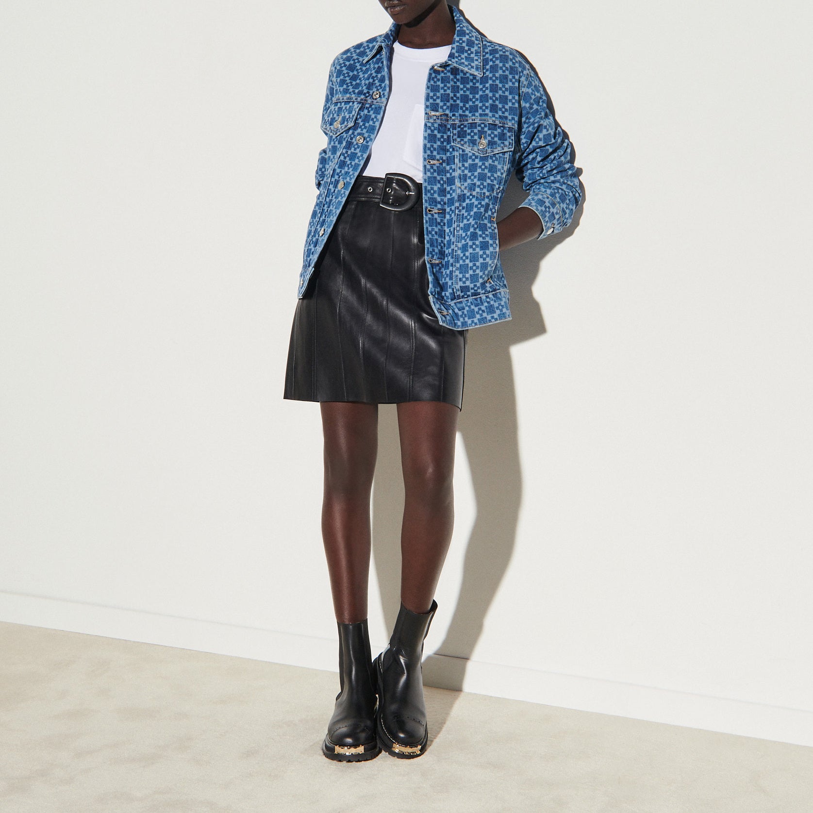 Jupe trapèze à découpes en cuir Sandro seconde main