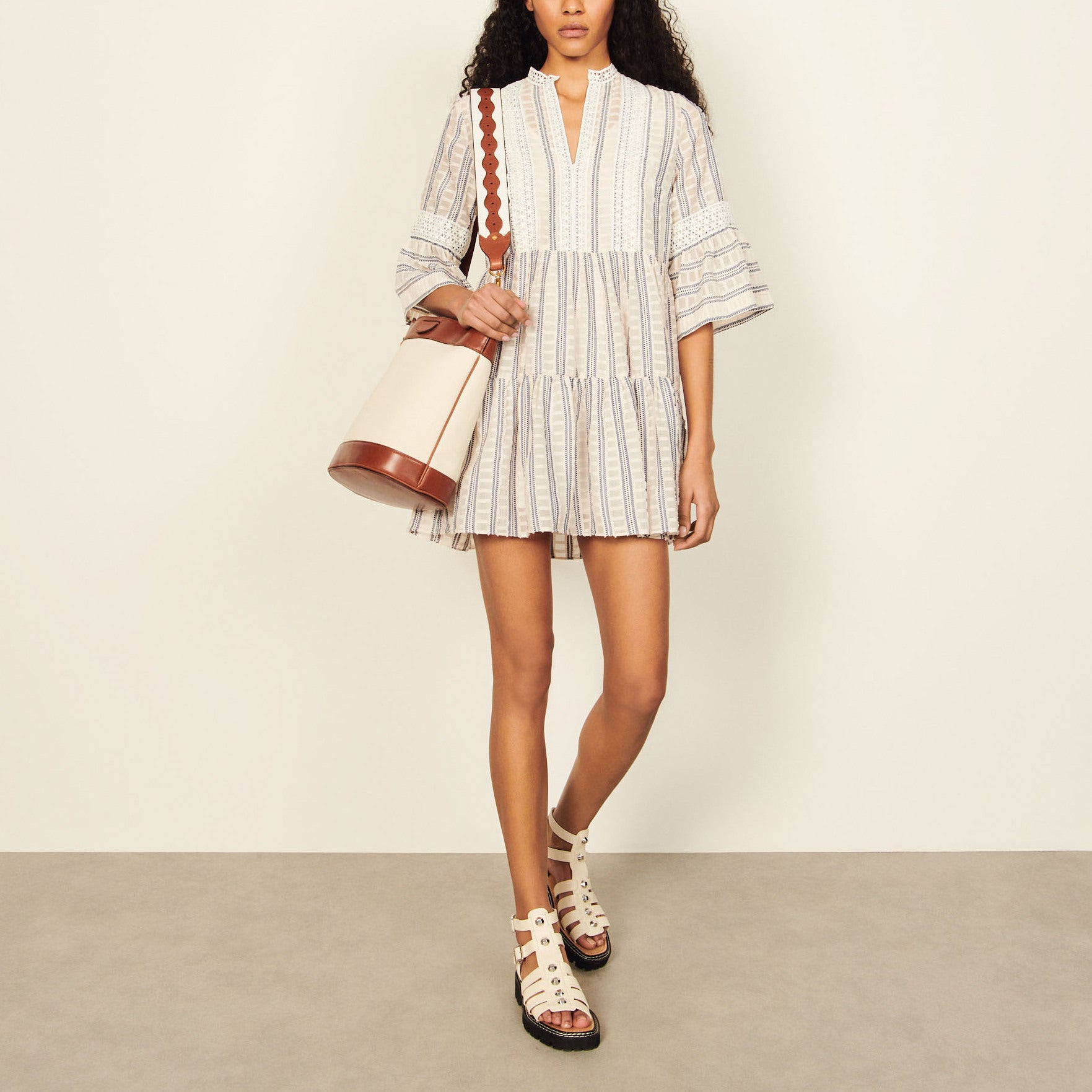 Robe courte évasée à manches courtes Sandro seconde main