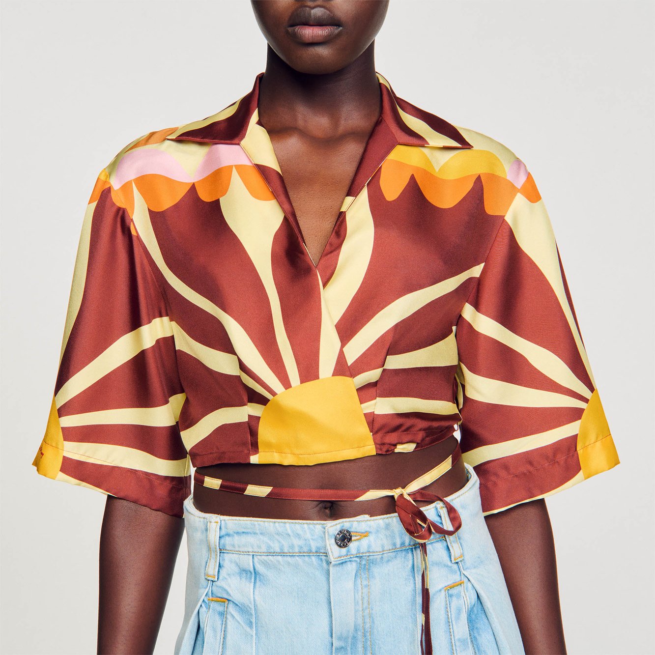 Chemise courte en soie imprimée Sandro seconde main