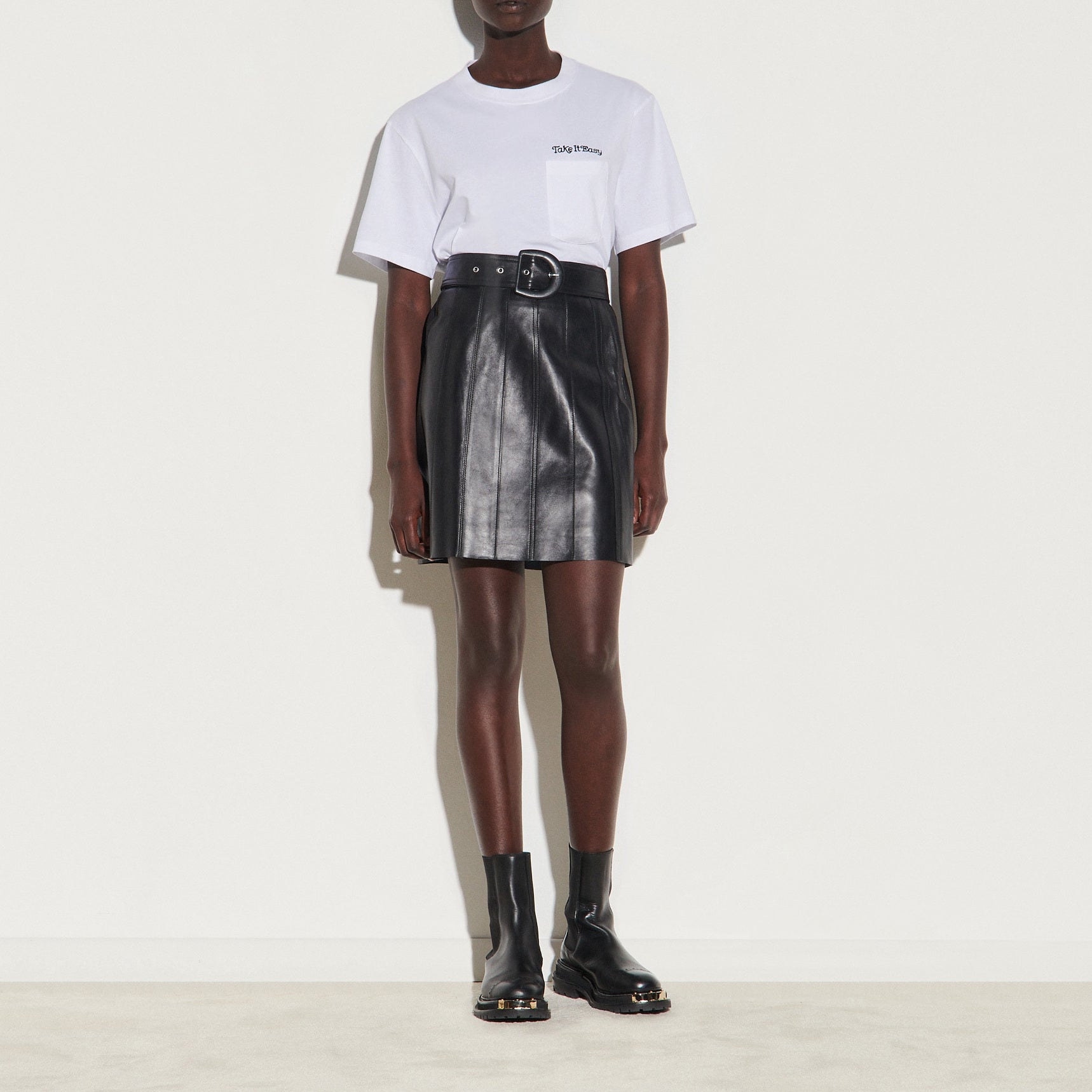 Jupe trapèze à découpes en cuir Sandro seconde main