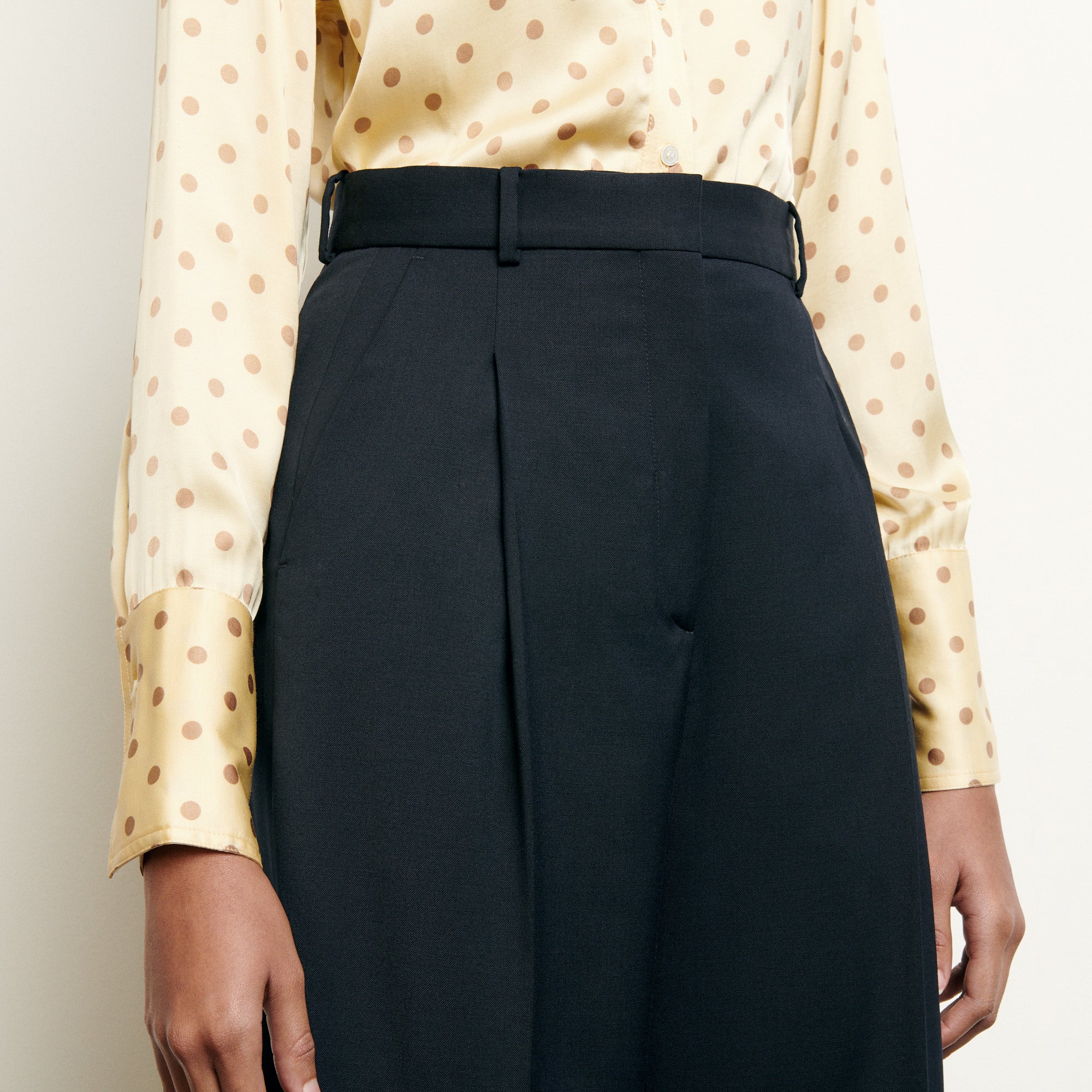 Pantalon de tailleur en laine Sandro seconde main